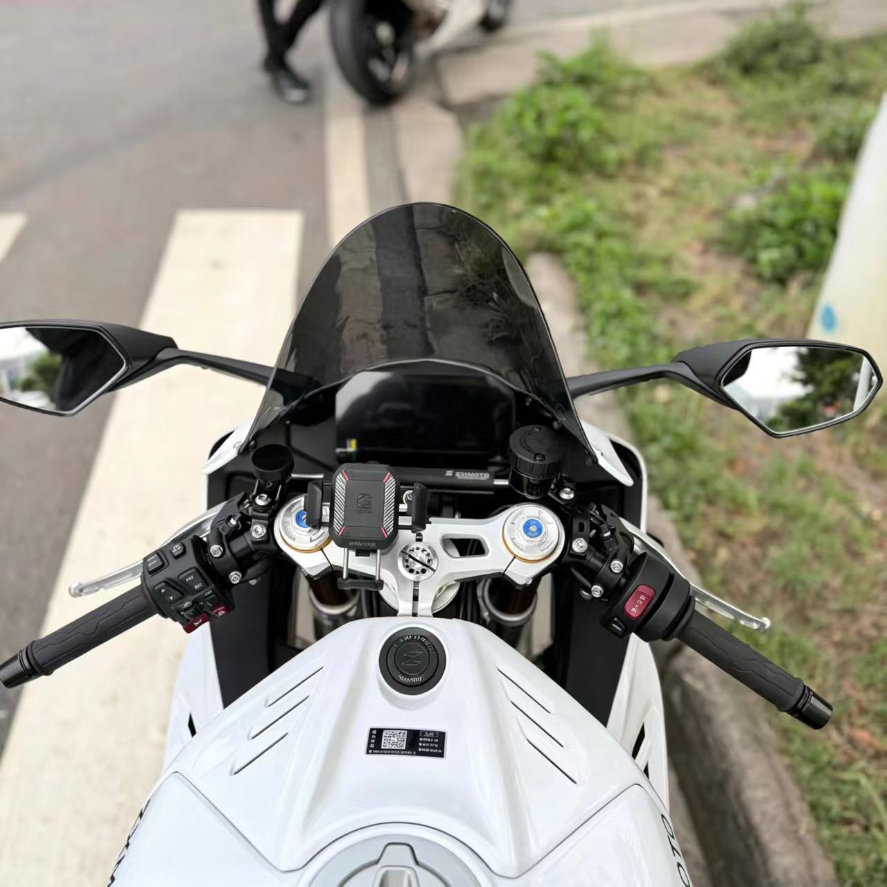 Suitable for Zhangxue Motorcycle 820rr windshield, 820RR racing model elevated front windshield