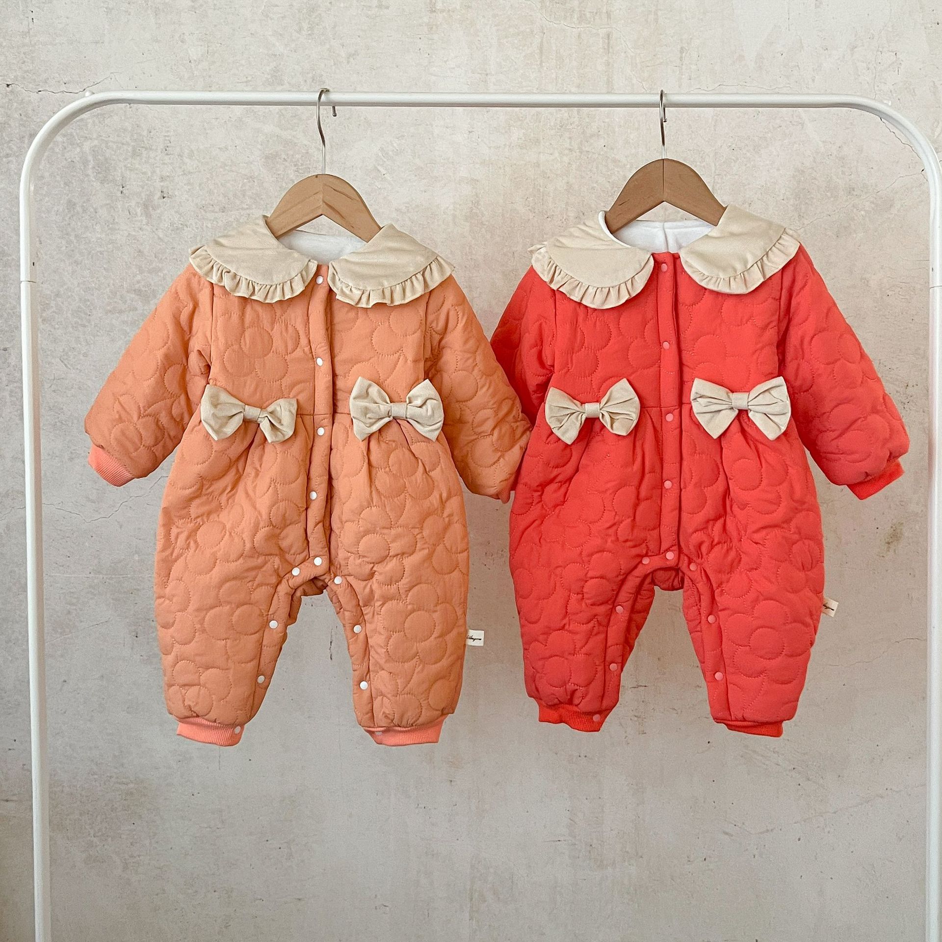 INS estilo coreano recién nacido forrado de lana acolchada engrosada solapa arco mameluco de algodón acolchado ropa infantil cálido invierno moda