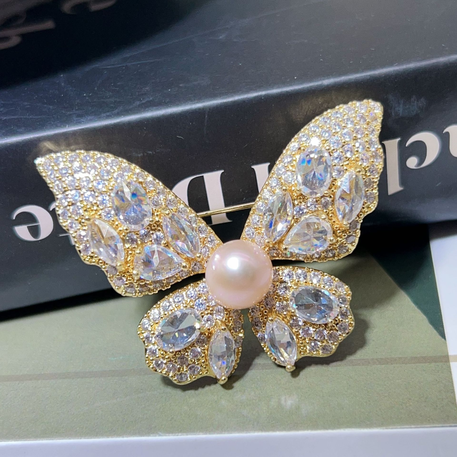 핑크 진주 브로치