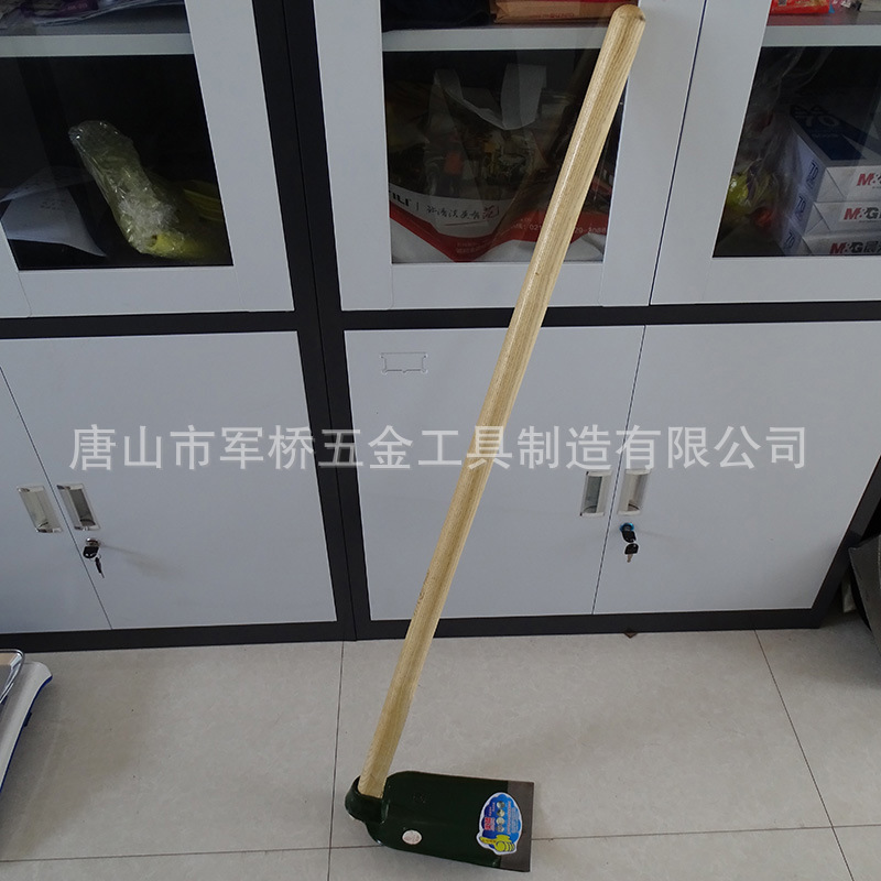 厂家批发道轨钢种菜条锄开荒户外工具长锄头农具挖土老式锄头