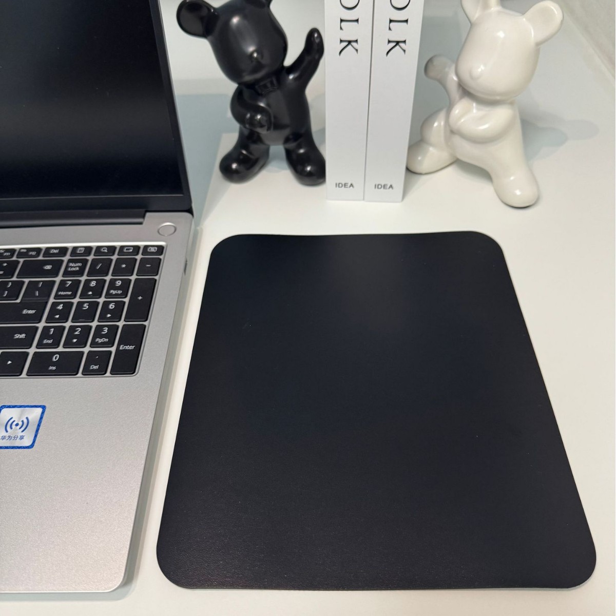 Pad de ratón negro puro para niños y niñas computadora de escritorio simple engrosado juego de mesa de teclado de computadora