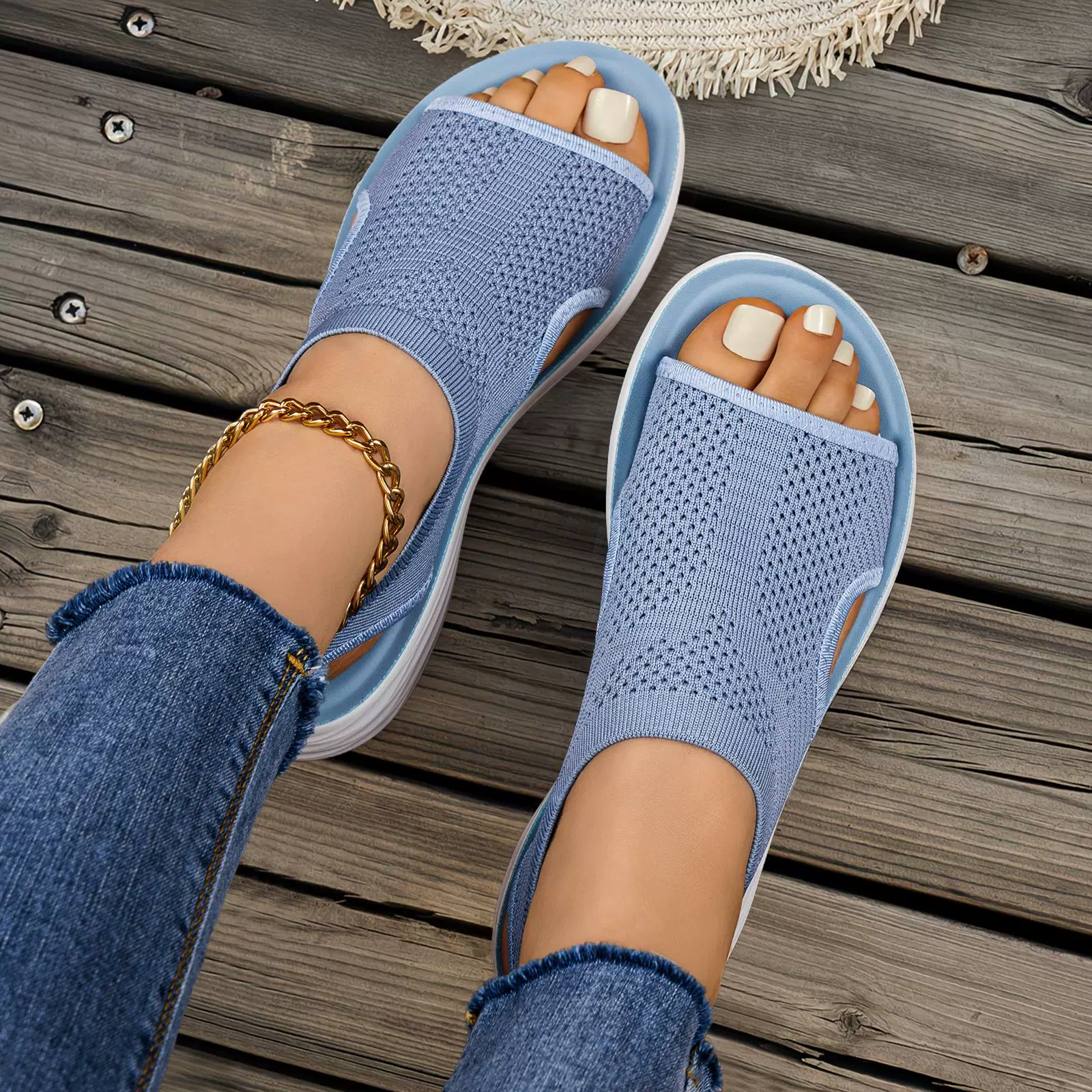 夏季时尚休闲沙滩鞋女士套脚飞织凉鞋平底镂空露趾罗马鞋跨境女鞋