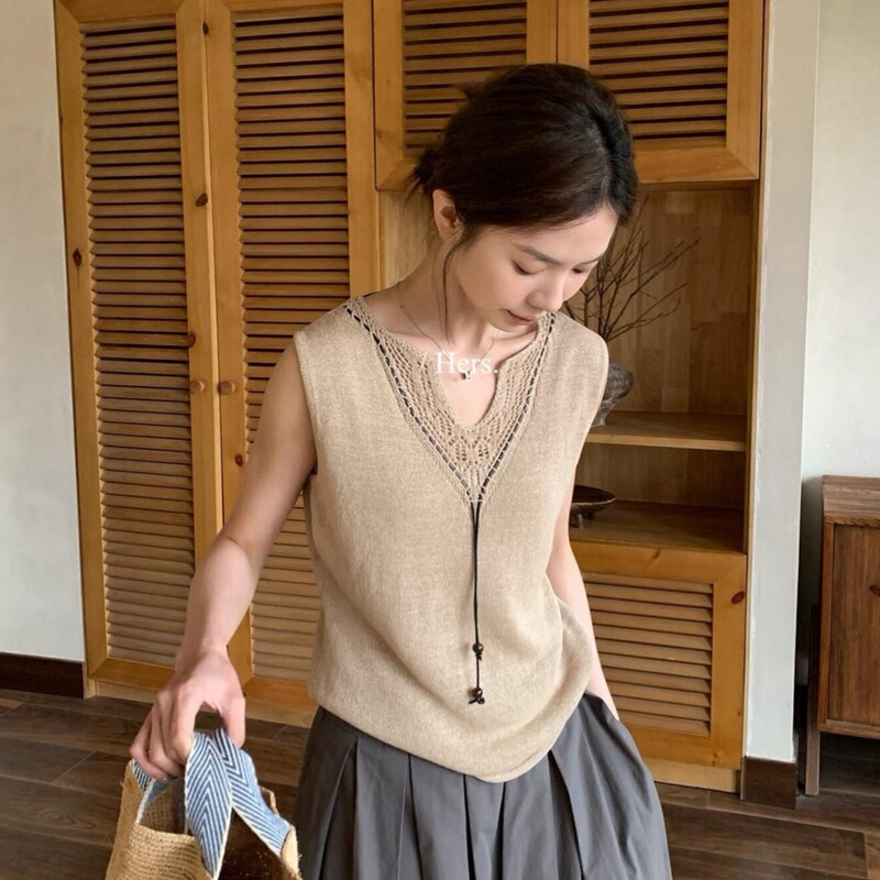 Hers Sweet Summer Fashionable Retro Style Slim Fit Youthful V-Neck Knitted Vest for Women 08161
