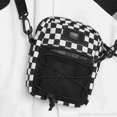 万家潮牌白黒斜めショルダーバッグ潮牌小ショルダーバッグ棋盤格男女屋外ショルダーバッグ携帯電話バッグクロスボーダー