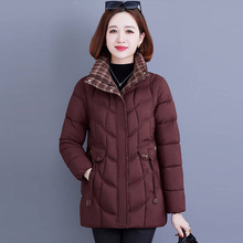 中老年妈妈棉袄女2025新款冬季羽绒棉衣时尚洋气高端菱形格纹棉服