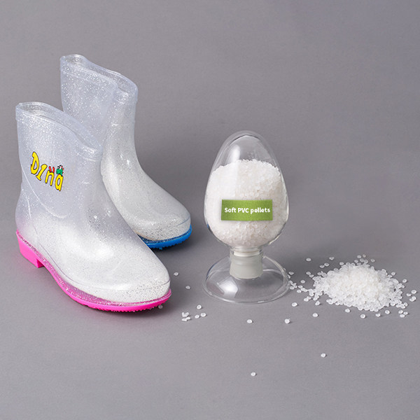 厂家直销PVC雨鞋料 塑料颗粒 PVC透明雨鞋颗粒
