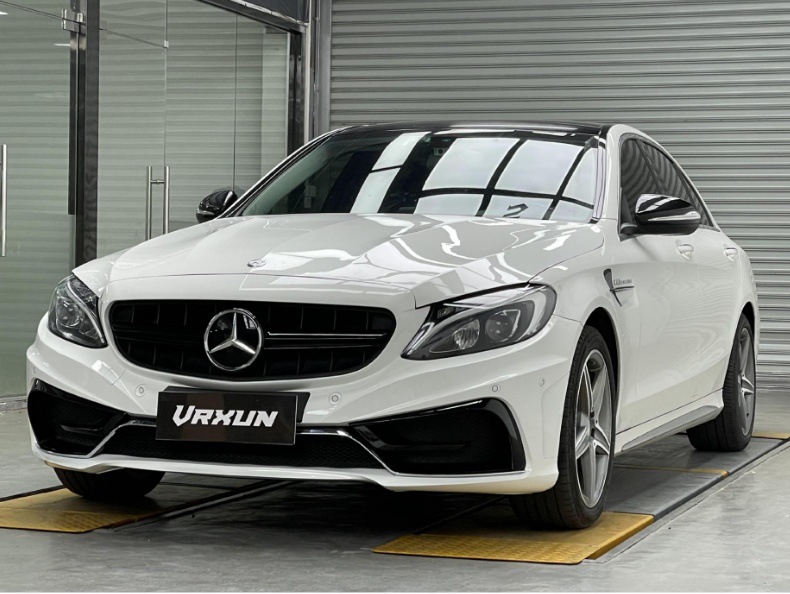 Applicable to 15-21 Mercedes-Benz C- Class W205 to Carlson's front bumper, the middle net wing flap surrounds the rear lip tail throat
