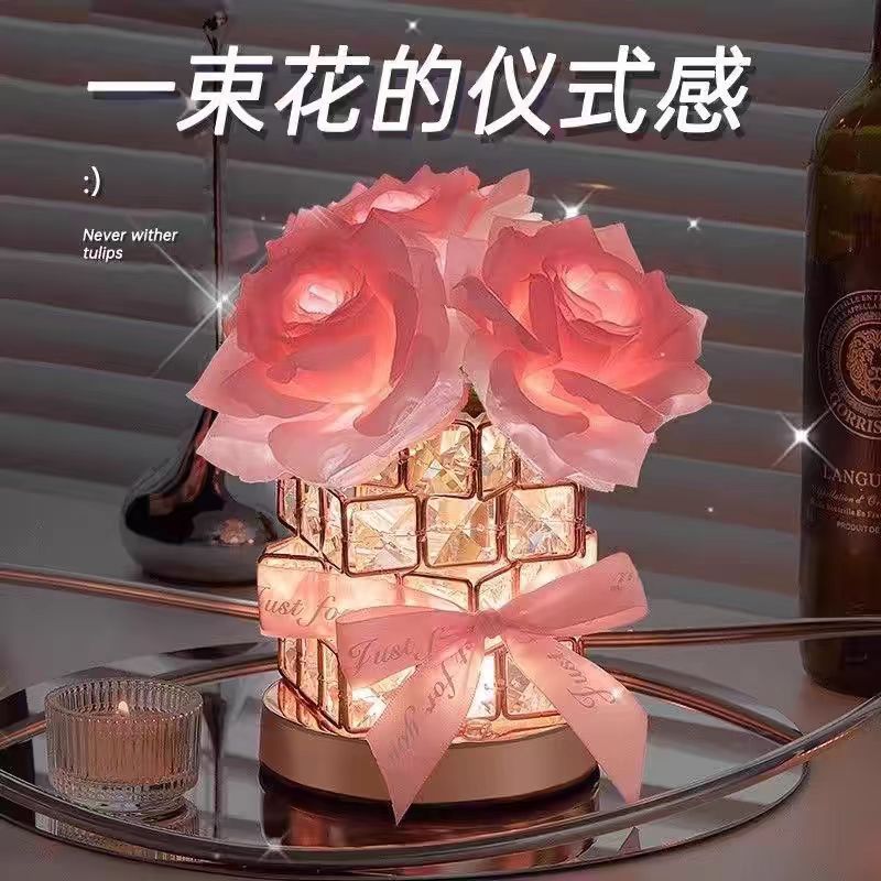 バラのルービックキューブの雰囲気の電気スタンドの小さい夜の明かりは女子学生の親友の誕生日の七夕のバレンタインデーの贈り物の高級な置物を送ります。|undefined
