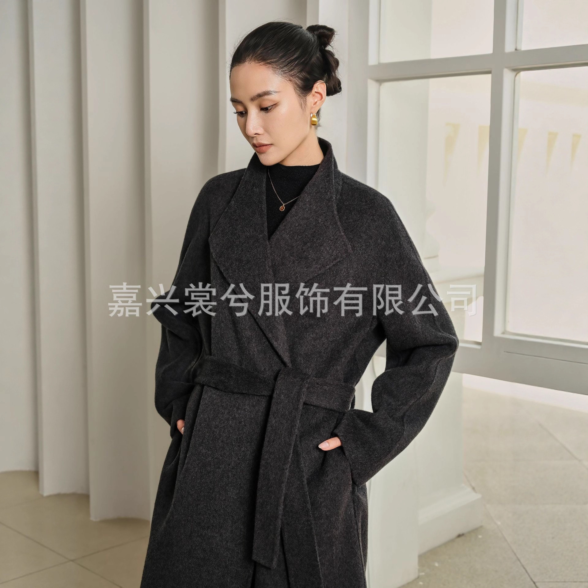 15%桑蚕丝15%山羊绒70%澳毛 极简大翻领高级感女装纯色毛呢外套女