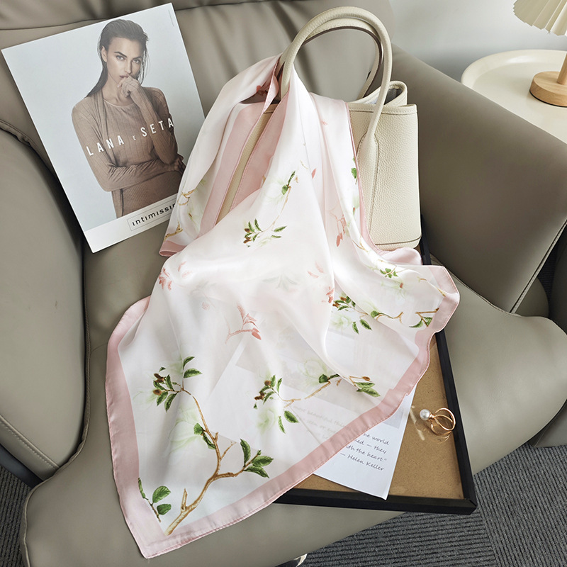 Bufanda de seda, bufanda cuadrada pequeña con cuello, flor rosa claro, bufanda de seda de imitación, viaje de verano para mujer, bufanda pequeña fresca y dulce