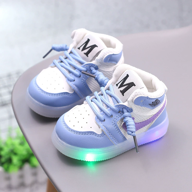 Lighting baby shoes for girls, breathable mesh shoes for sports shoes, board shoes, soft sole baby toddler shoes 1-3 years old 0 spring and autumn