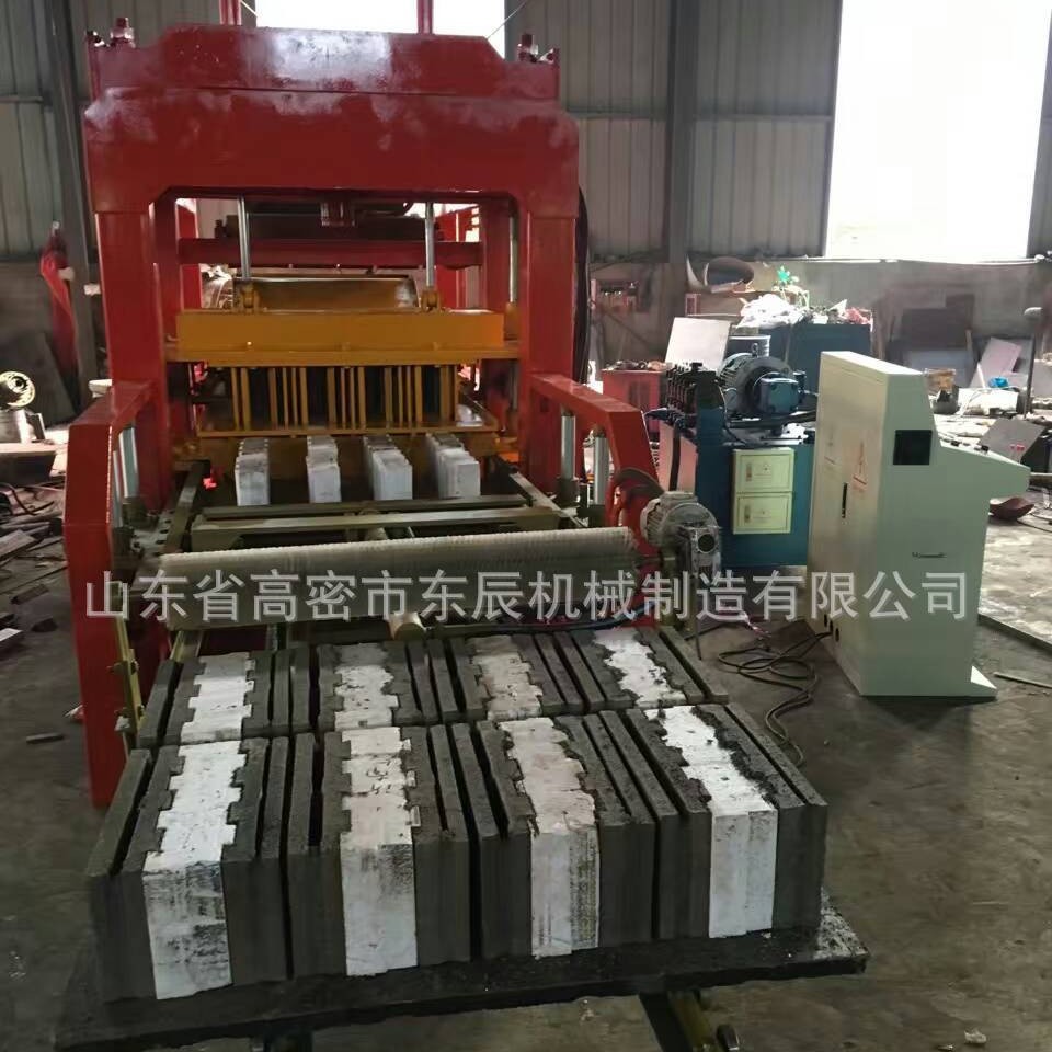 Máquina formadora de bloques autoaislantes de ladrillos autoaislantes máquina cortadora de espuma de hormigón máquina de fabricación de ladrillos de corte hueco