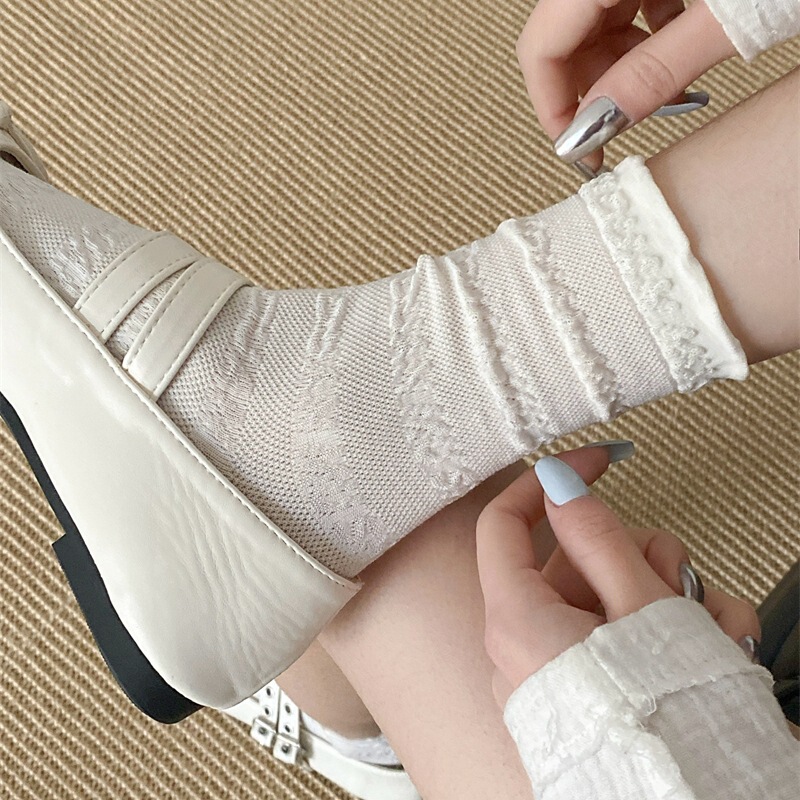 Spring and summer French solid color boneless pleated ins white women's socks versatile cotton mid-tube socks mesh thin Korean cake socks