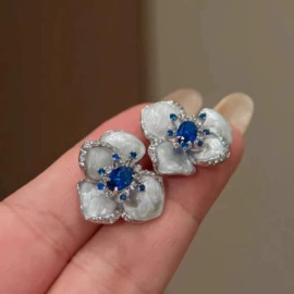 耳钉;耳环;耳扣