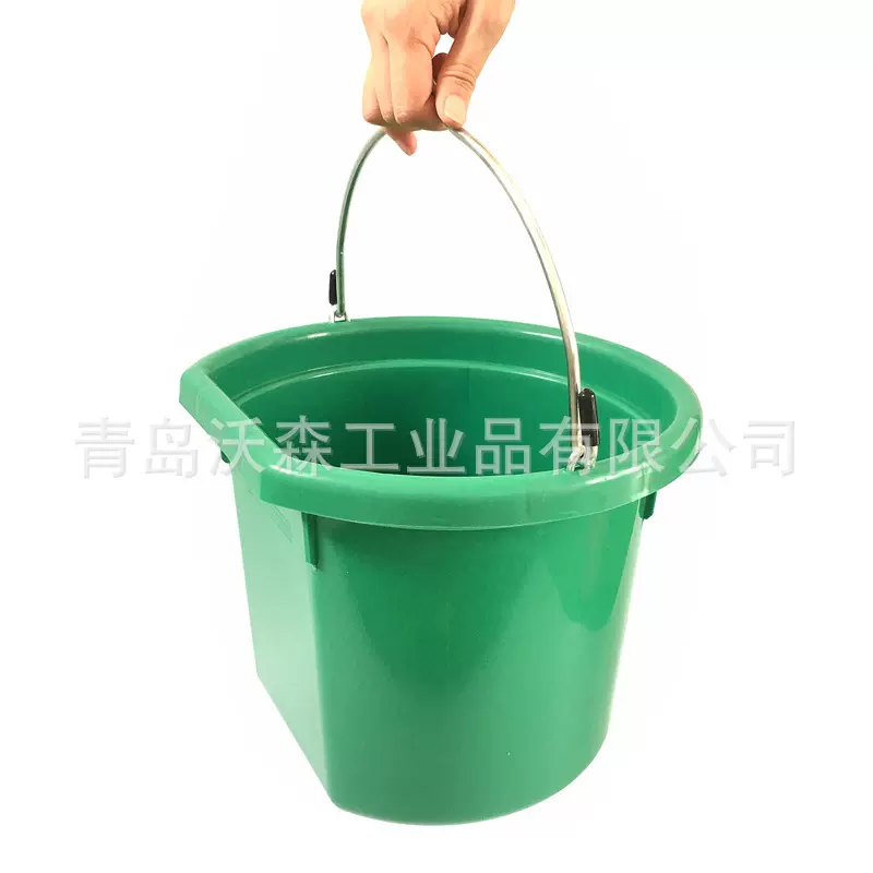 出口马术用品马房马厩8L/20升平边靠墙塑料饲料桶 小牛羊狗喂水桶