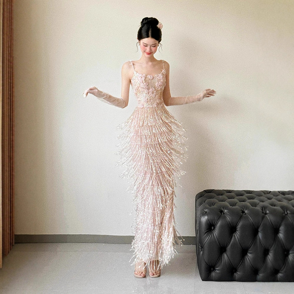 Đầm dạ hội maxi không dây thiết kế tua rua, phù hợp dự tiệc cưới và dẫn chương trình — Màu sắc hình ảnh