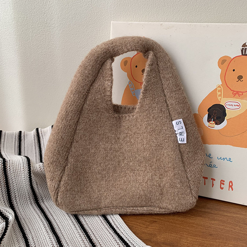 Nuevo otoño y invierno con bolso de lana, bolso de lana de mujer, estilo coreano de alta calidad, simple y versátil bolso de viaje de color sólido.
