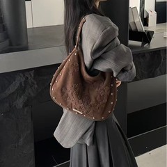 克罗新款2025复古磨砂牛皮腋下包刺绣双面十字架铆钉大容量hobo包