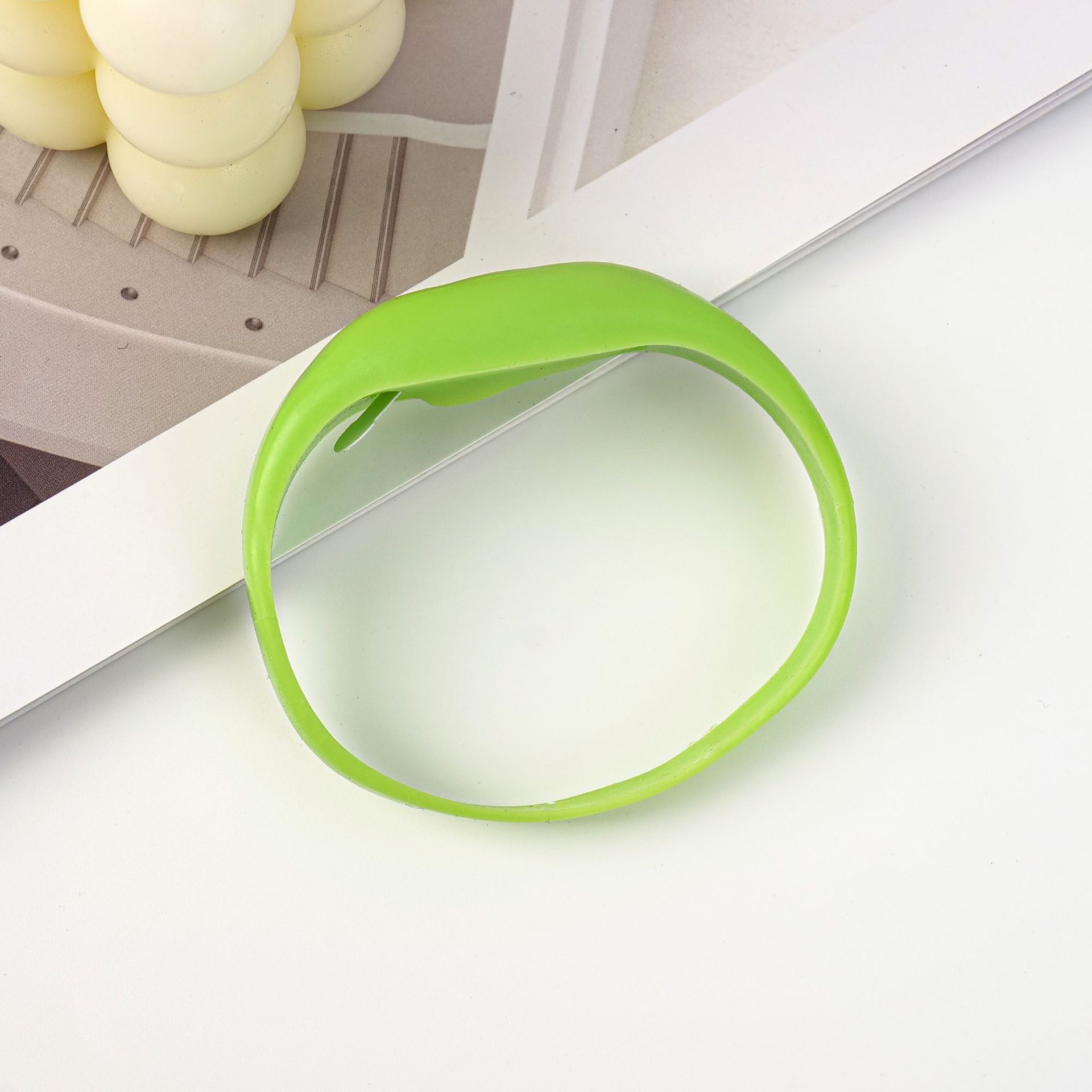 TPE pegamento blando no silicona led pulsera luminosa de tres funciones 6 colores control de voz botón de regalo brazalete luminoso de concierto