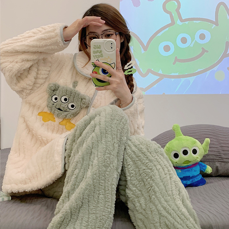 Lindo dibujos animados pijamas dulces de las mujeres de manga larga de otoño e invierno de lana coral engrosada forrada de lana niñas casual traje de desgaste para el hogar