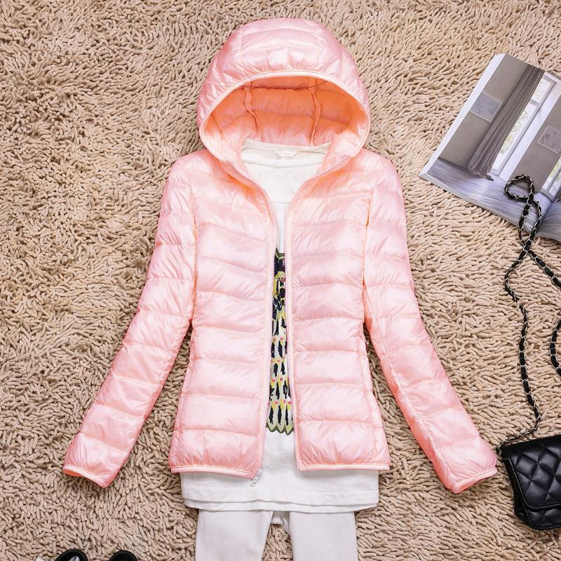 时尚轻薄羽绒服女加大加肥大码连帽白鸭绒短款轻便秋冬装保暖外套