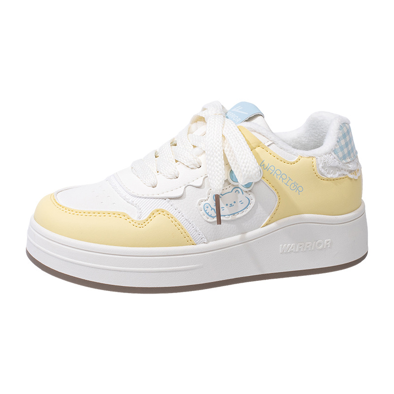 Zapatos de suela gruesa de vello de invierno nuevos zapatos de skateboard de color universal zapatos de algodón calentados cómodos zapatos casuales de viaje diario