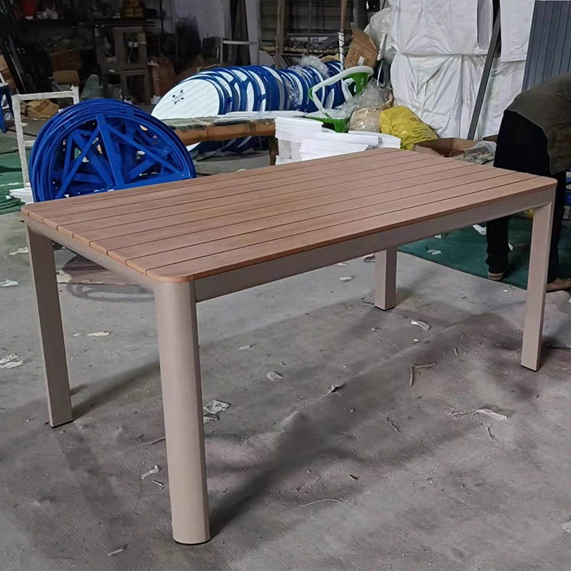 Mesa y silla de madera de plástico al aire libre patio al aire libre jardín terraza balcón a prueba de lluvia y protección solar combinación de mesa y silla de aleación de aluminio