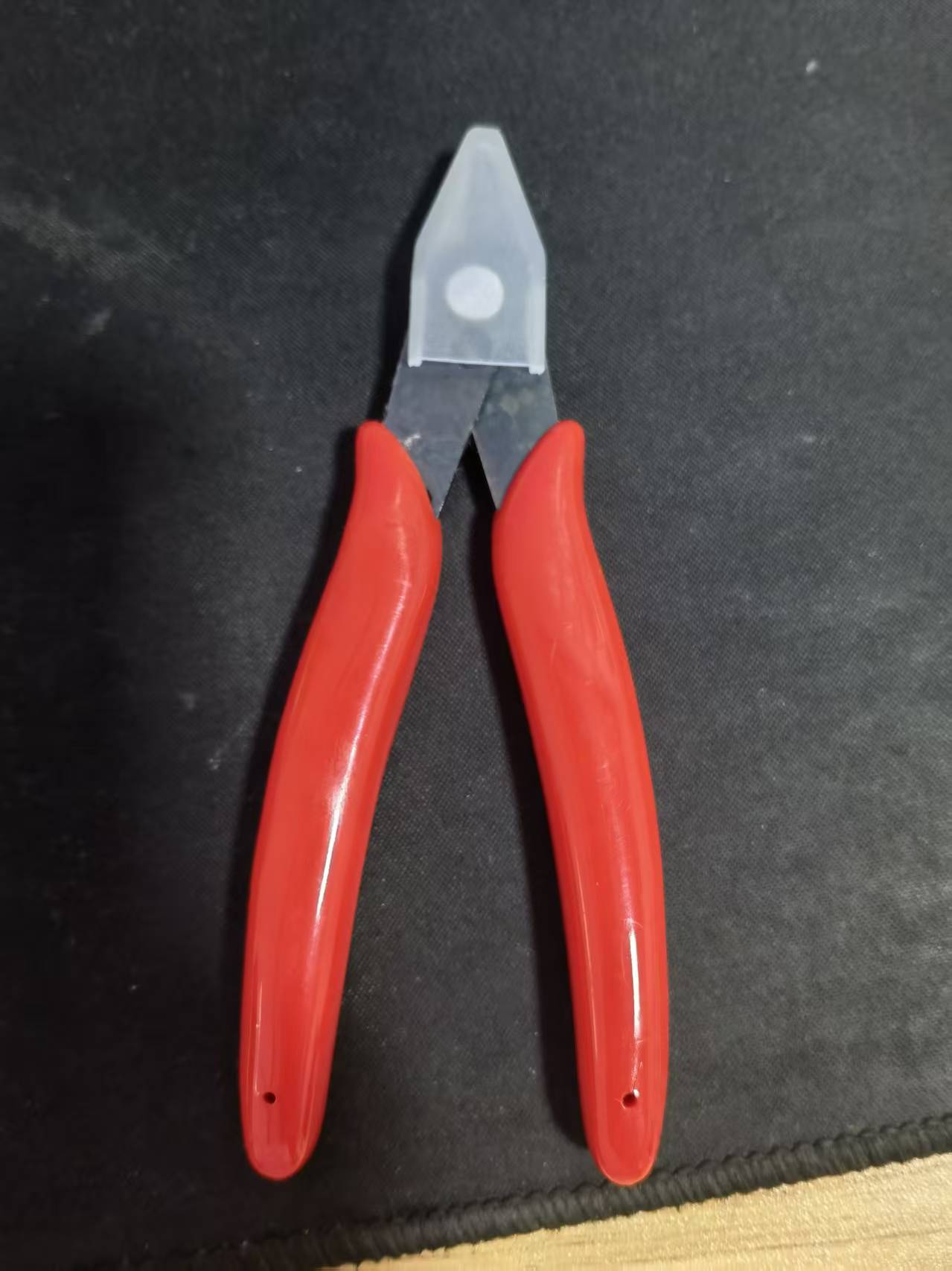 Hooded handlebar grip - red (no lettering)