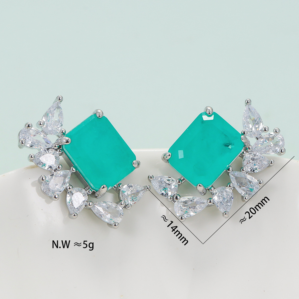 1 Pair Luxurious Square Water Droplets Copper Inlay Zircon Ear Studs display picture 1