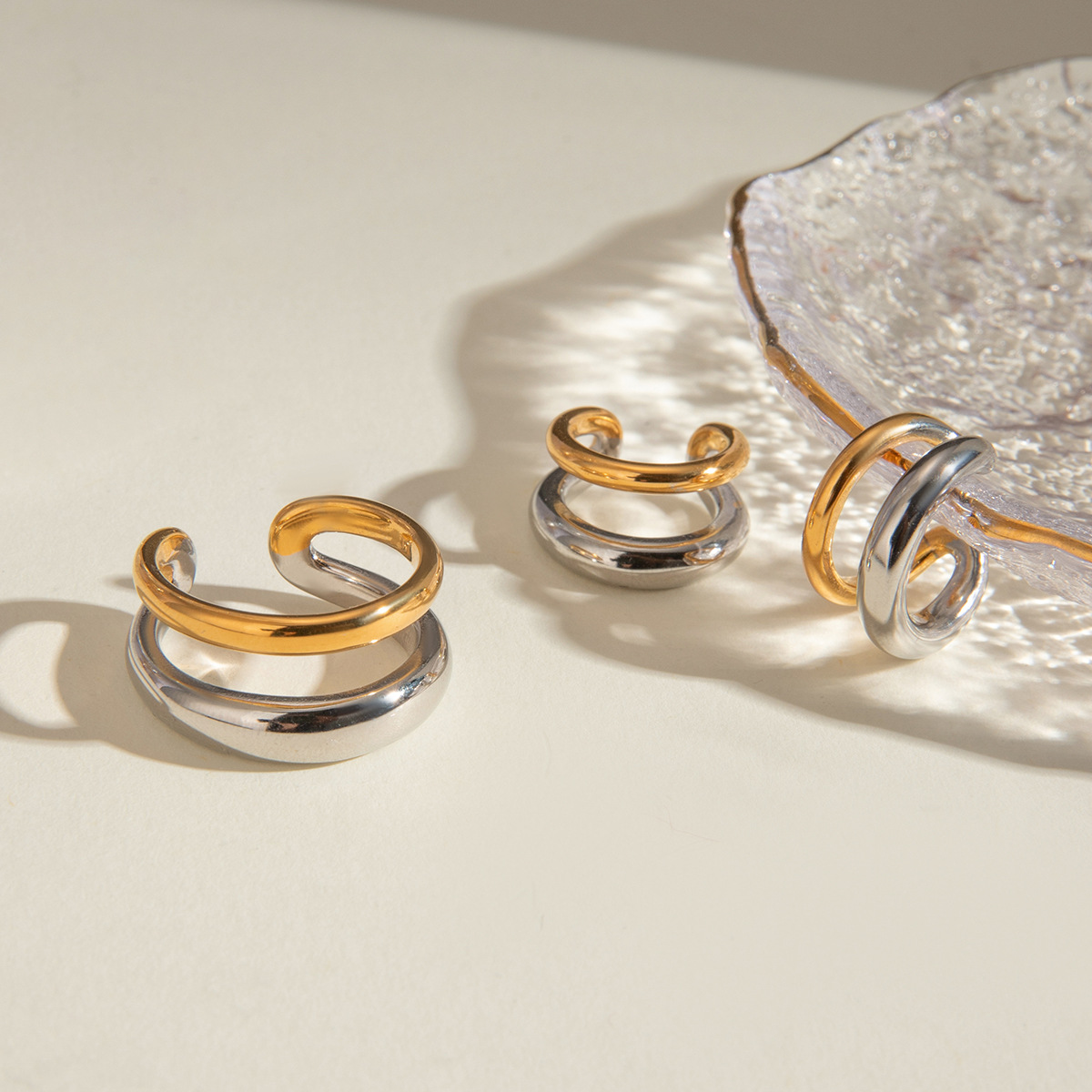 Europa y los Estados Unidos transfronterizos en el estilo de moda simple 18k oro acero inoxidable color de doble capa un par de joyas de orejas