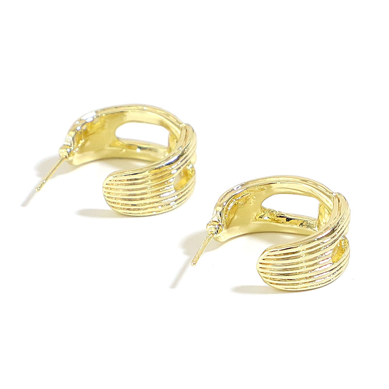 ins simple retro creative design short Cshaped earrings fashion exaggerated hollow short earringspicture4