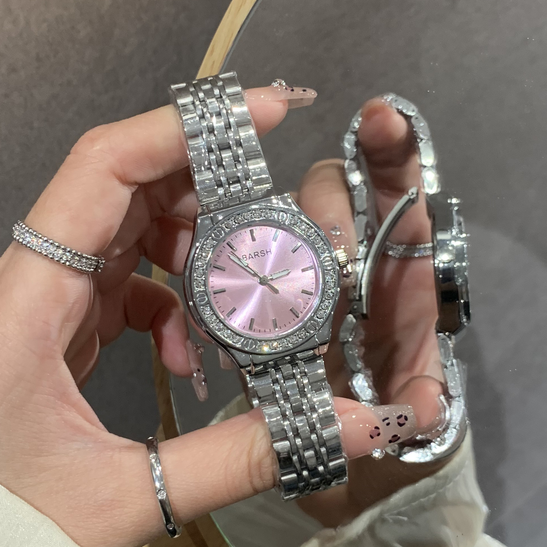 New Minimalist Elegant Lightweight Luxury Fashion Women's Watch with Diamond-Embedded Steel Band High-Grade Appearance Direct Factory Sales Hot-Selling Model