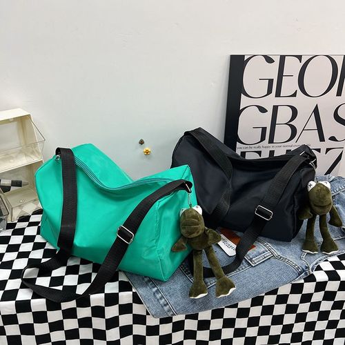 韩系网红同款尼龙斜挎包包女ins时尚大容量短途旅行包健身包书包