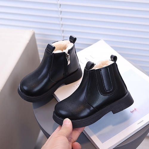 New sweet and cool British-style Martin boots for girls; winter soft-soled Martin boots for boys—fashionable, versatile, and stylish.