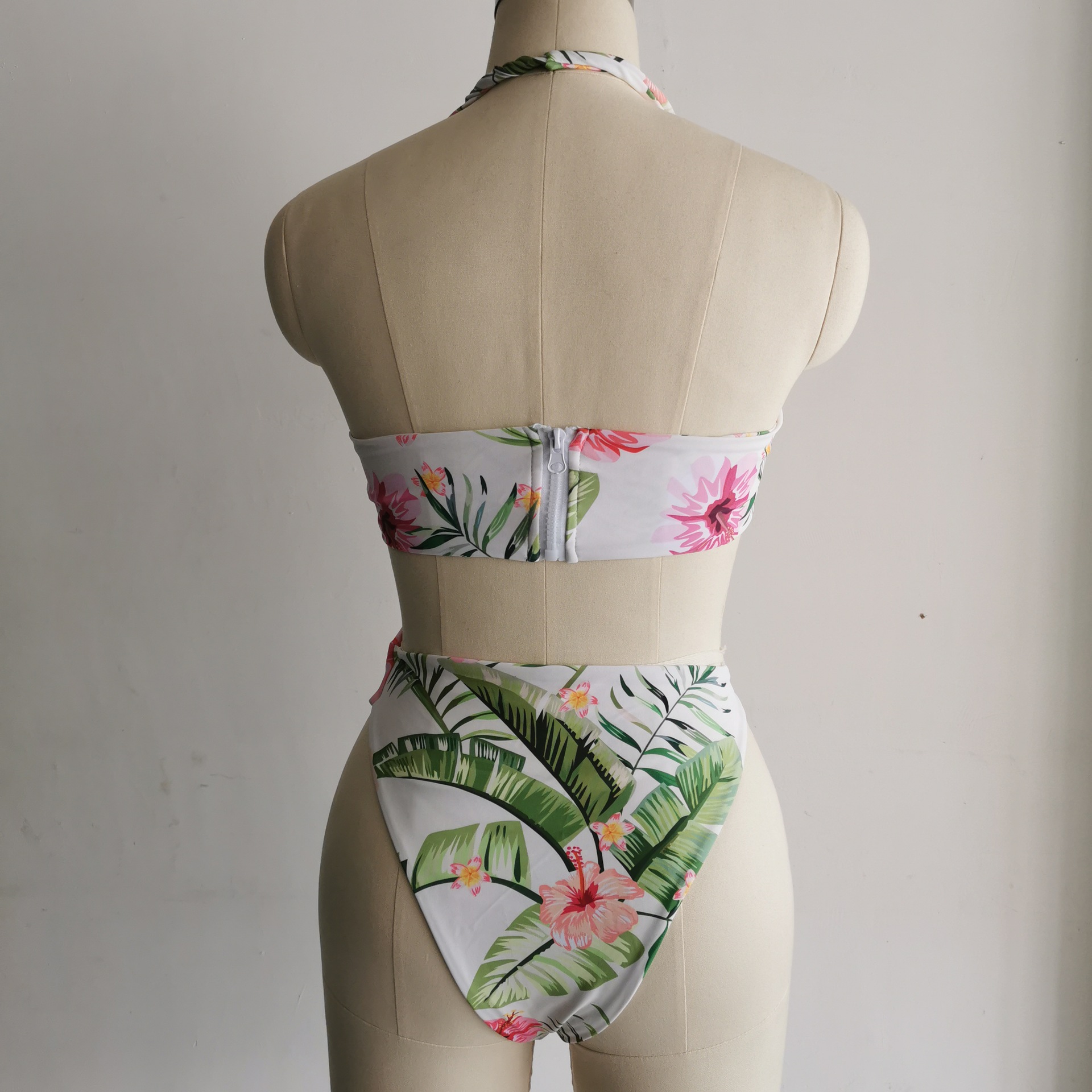 140g Weight Sleeveless Sleeve Length Pullovers Placket Type Nylon, Polyester Fabric Type Regular Top Length Bodysuit Tops Type 1 Piece Quantity Swimming Pool, Swimming Occasion Halter Neck Neckline Breathable Function Skinny Fit Type Solid Color Pattern Women'S Gender Fashion Style Women's Fashion Solid Color 1 Piece One Piece 14