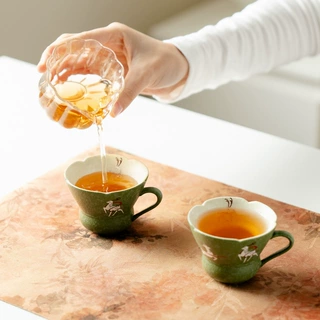 新中式青橘仙鹿福禄花口把杯陶瓷创意个人专用喝茶杯功夫茶具双杯