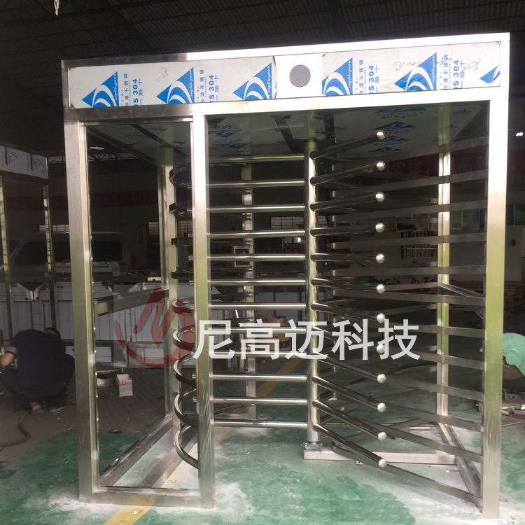 惠州高铁站梳状手动旋转栅栏转闸门尼高迈厂家供应车站景区单向门