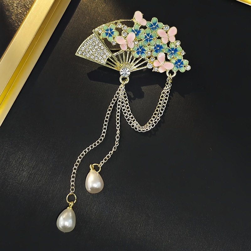 Chinese-Style Folding Fan Enamel Brooch with Rhinestones and Tassels, Vintage Qipao Coat Pin, Pearl Pendant, Butterfly Brooch Accessory