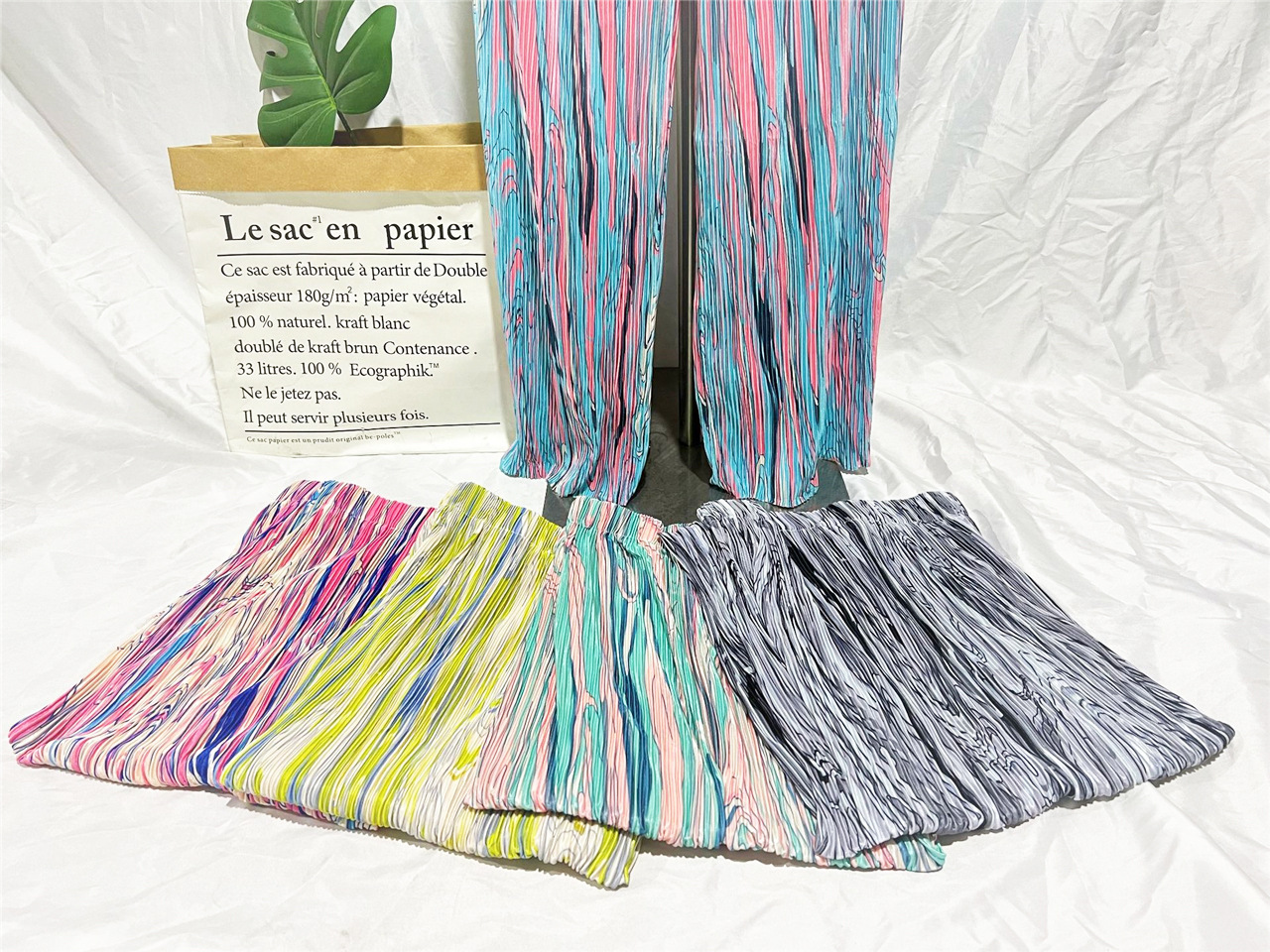 I nuovi pantaloni larghi a gamba larga da donna sono pantaloni indonesiani malesi slim e pieghettati tinti in cravatta._voghion.com