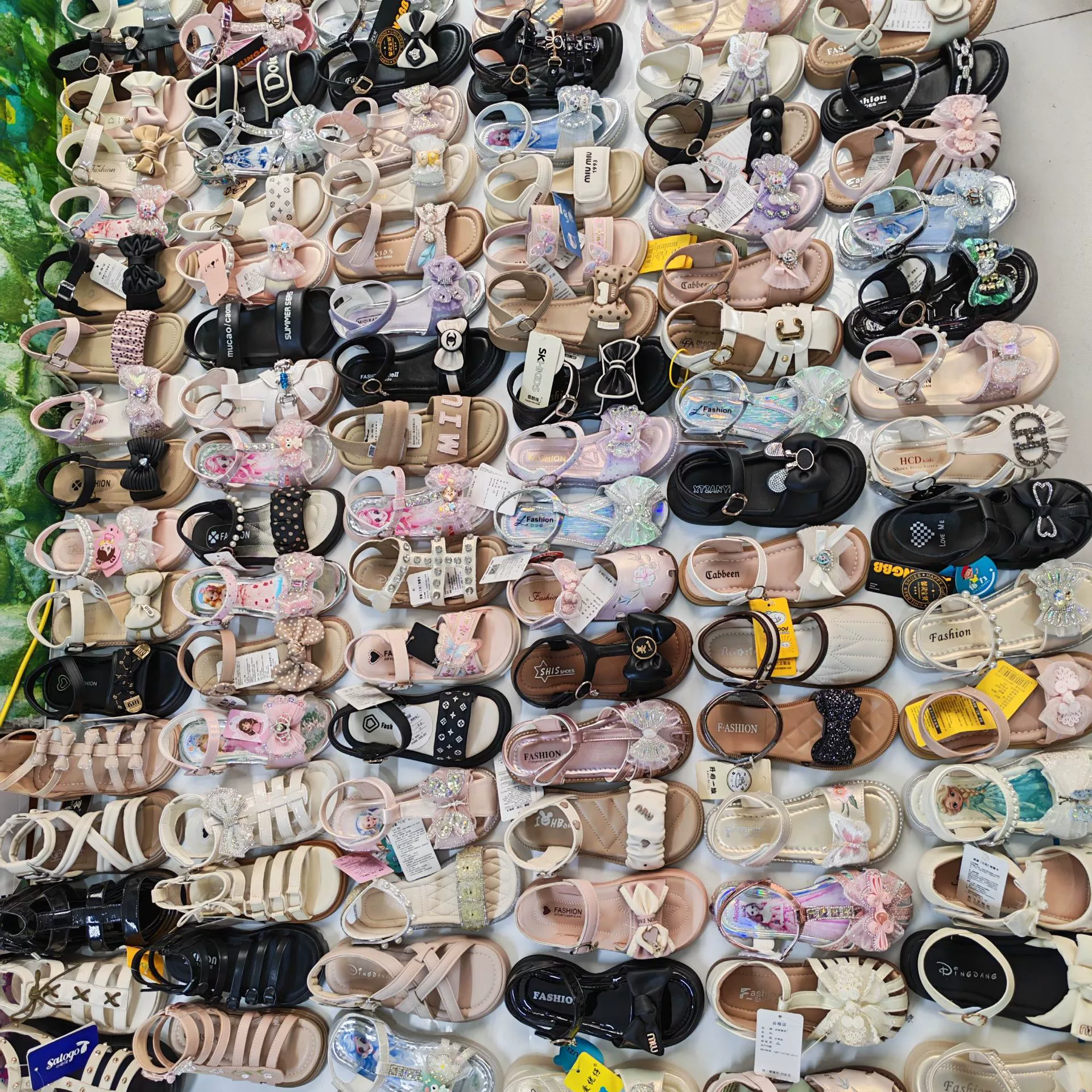 Сандалии для девочек лето 2025 новый стиль маленькая девочка студенческая пляжная обувь