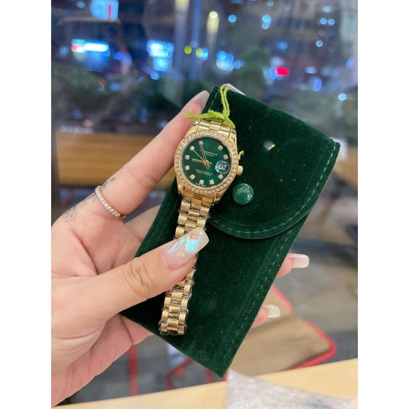 황금빛 녹색 다이아몬드 표면