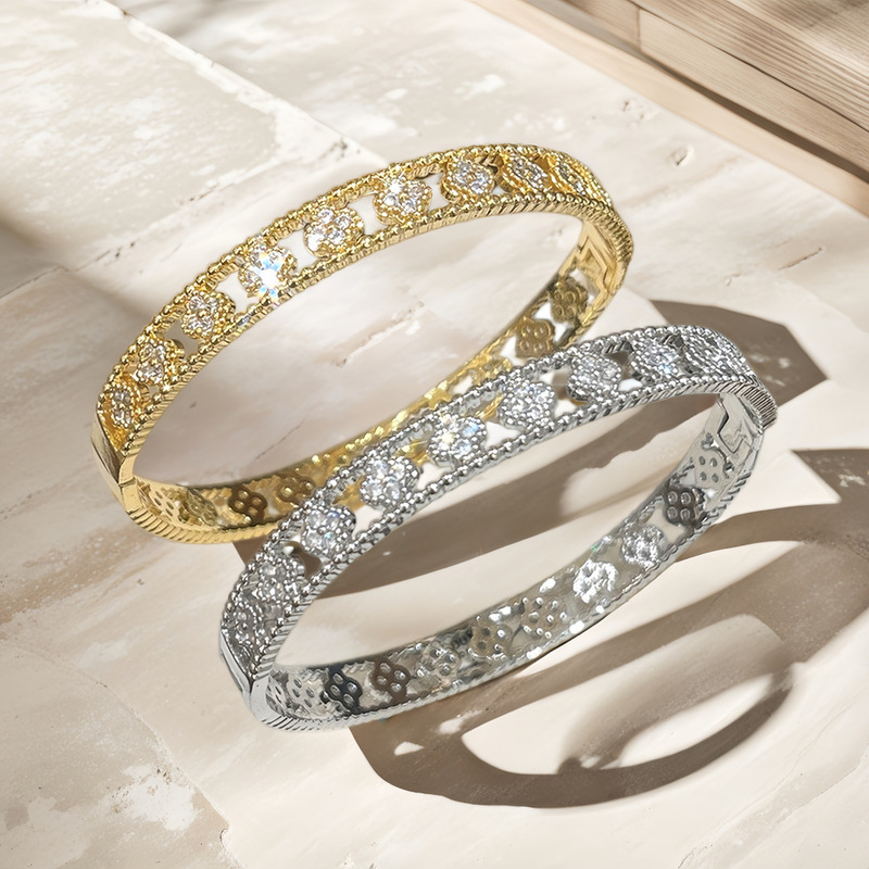 Classic Kaleidoscope Bracelet for Women, Small Flower Design with Diamonds, Full Diamond Bangle, Light Luxury Niche High-End Four-Leaf Clover Jewelry