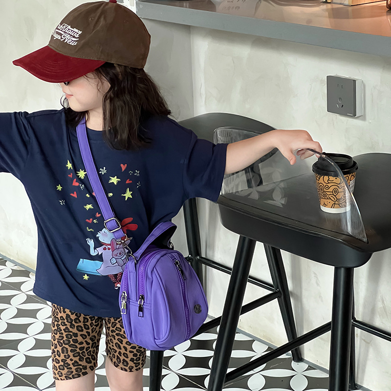 Coreano simple color sólido bolso de hombro para niños y niñas bolso de mochila deportivo casual para bebés 2025 nuevo tipo de bolso de conchas para niños