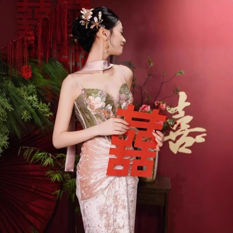 新中式晨袍2025新款轻奢小众高端吊带新娘敬酒服订婚重工礼服裙女|undefined
