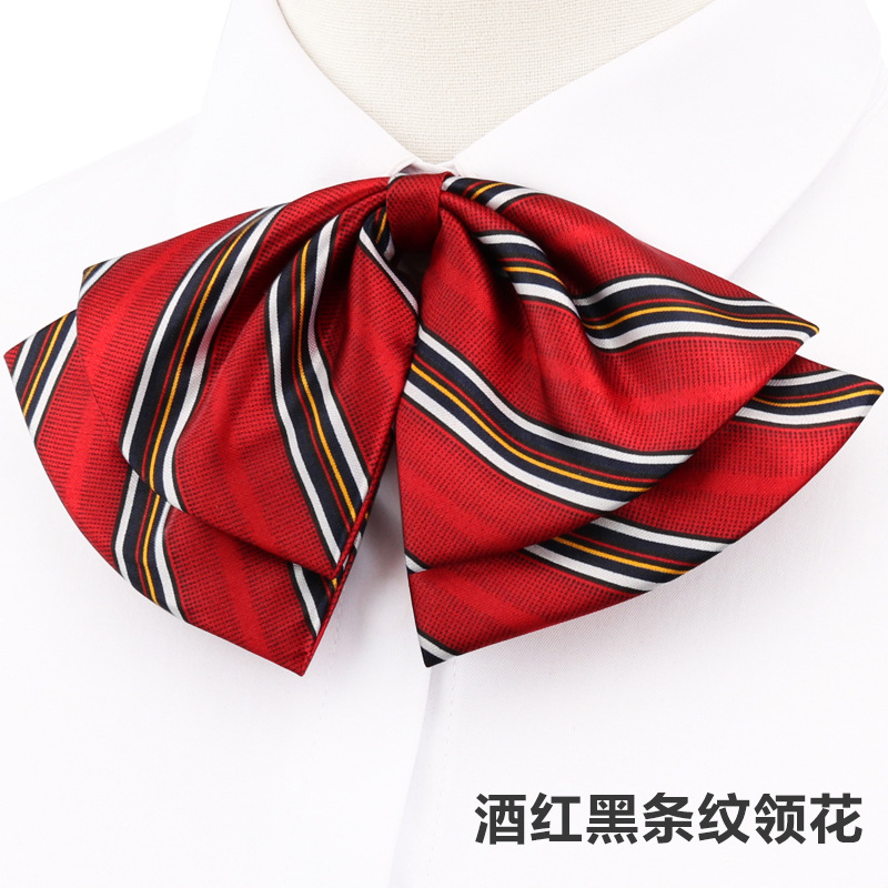 버건디 블랙 스트라이프 나비 칼라 꽃