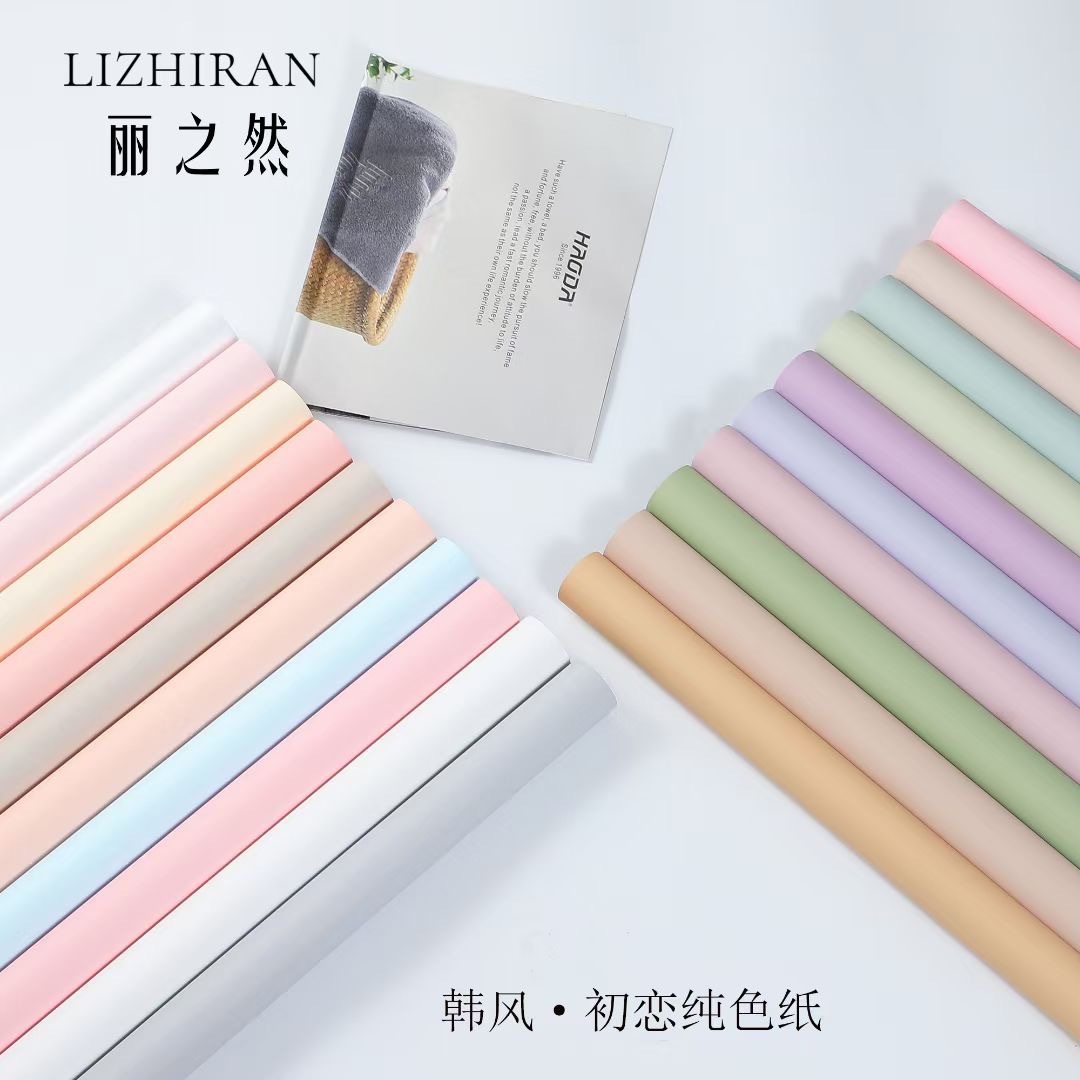 Lizhuran color sólido espesado primer rollo de papel de amor impermeable OPP floral papel de embalaje 56 * 10Y rollo de papel de embalaje