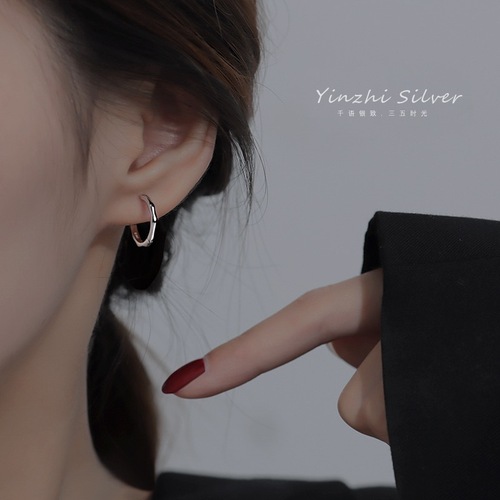 Earrings for Women: Simple Hoop Earrings -  New Style Ear Cuffs with a Refined and Elegant Atmosphere - Women's Earrings for Piercing - Chic and Sophisticated Ear Studs for Women