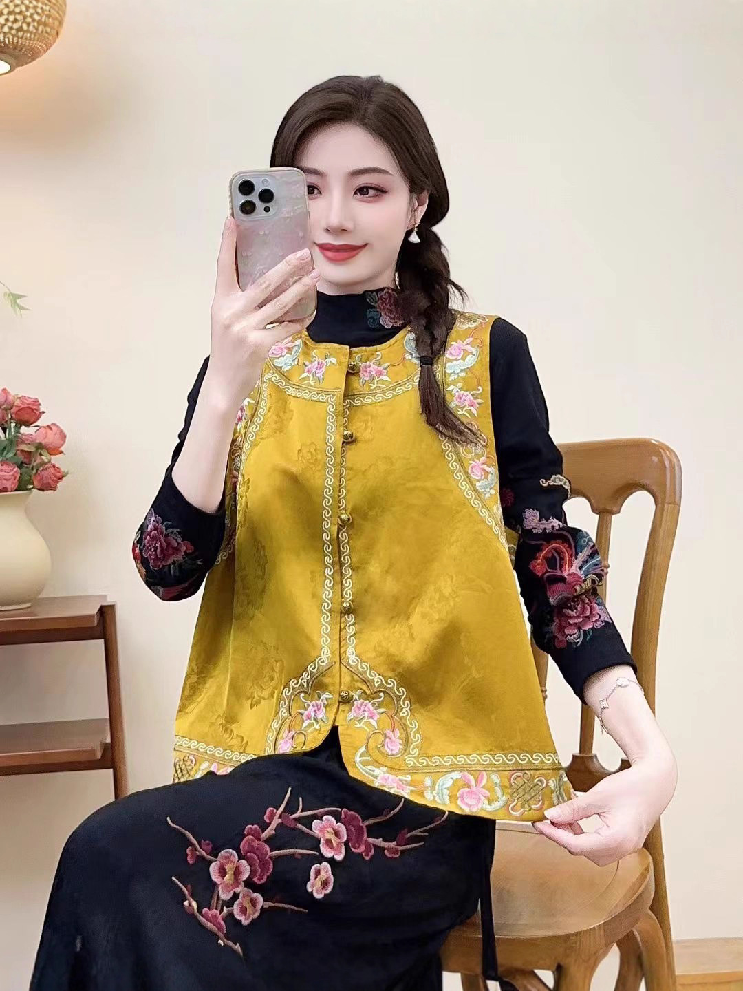 2025 otoño nuevo estilo suelto damas casuales de mediana edad cuello redondo bordado estilo nacional hombro sin mangas chaleco superior image 2