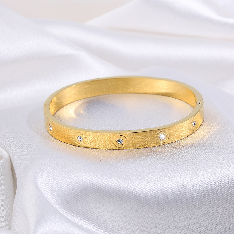 Brazalete de acero de titanio de diseño personalizado de diamante de pentacos no se desvanece pulsera de niñas de alto nivel pulsera de 18k