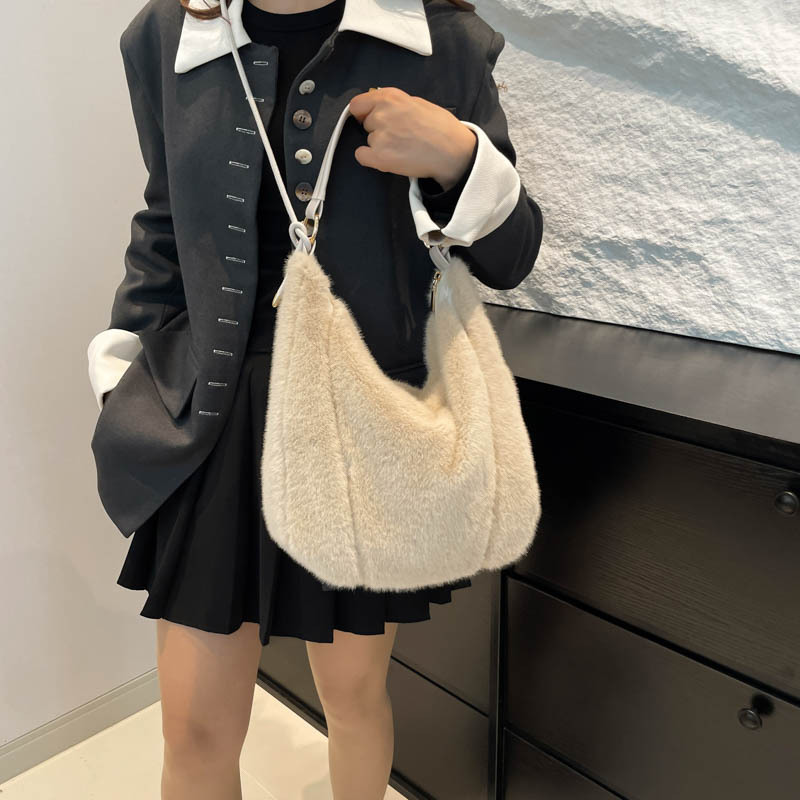 Plush women's new handbag, single shoulder crossbody bag, large capacity, autumn and winter casual tote, plush bag_voghion.com